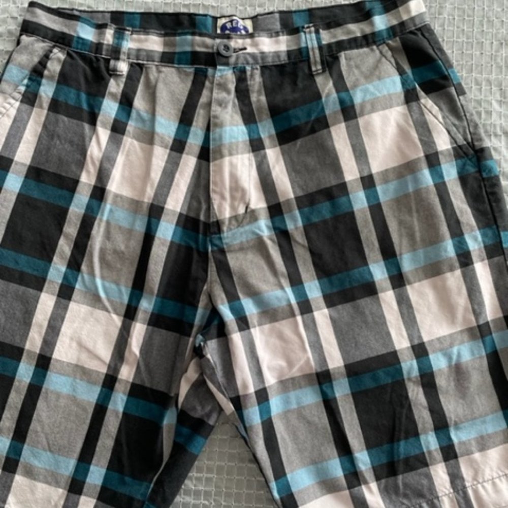 Red Snap shorts size 34